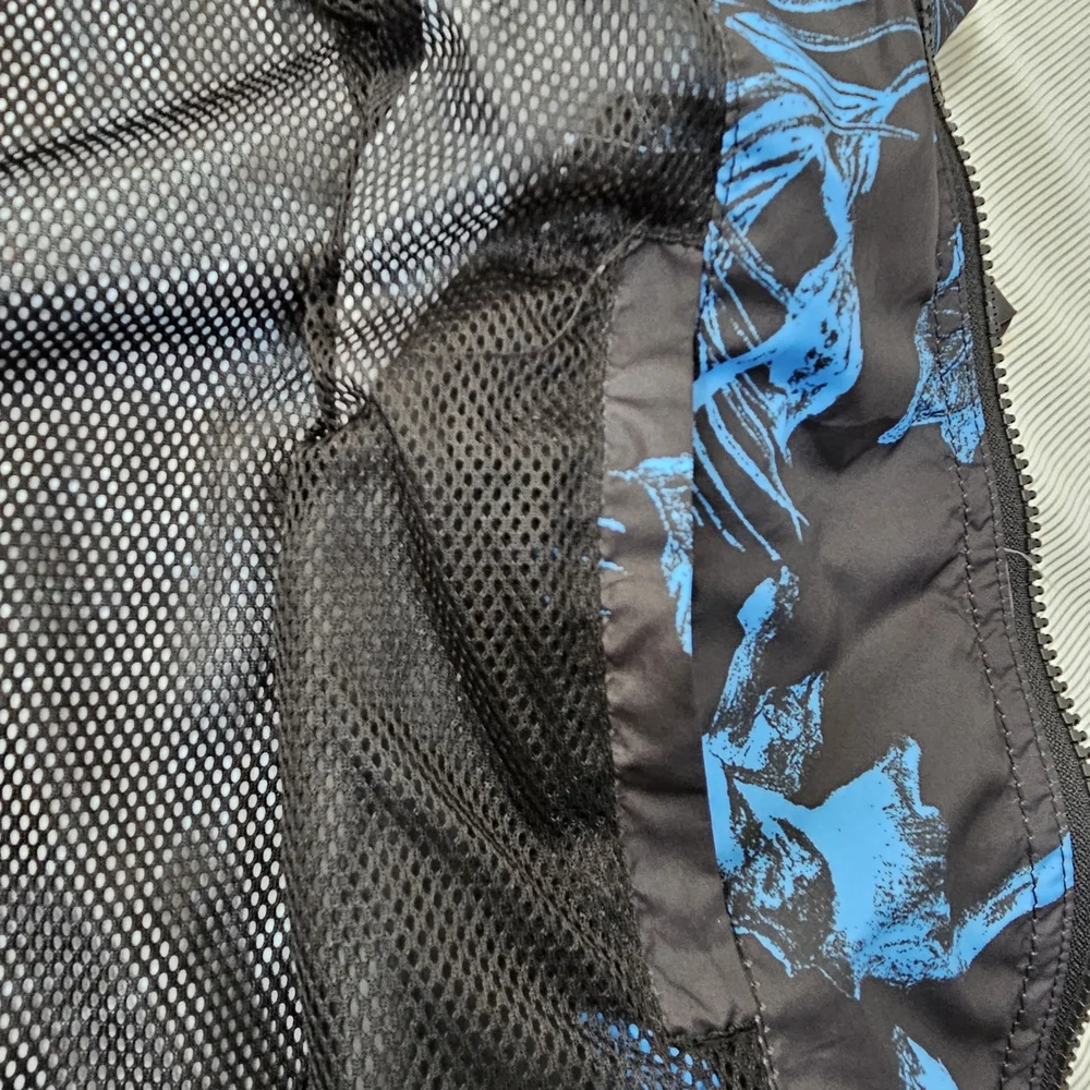 DIVIDED BY H&M Black and‎ Blue Ligth Weigth Jacket